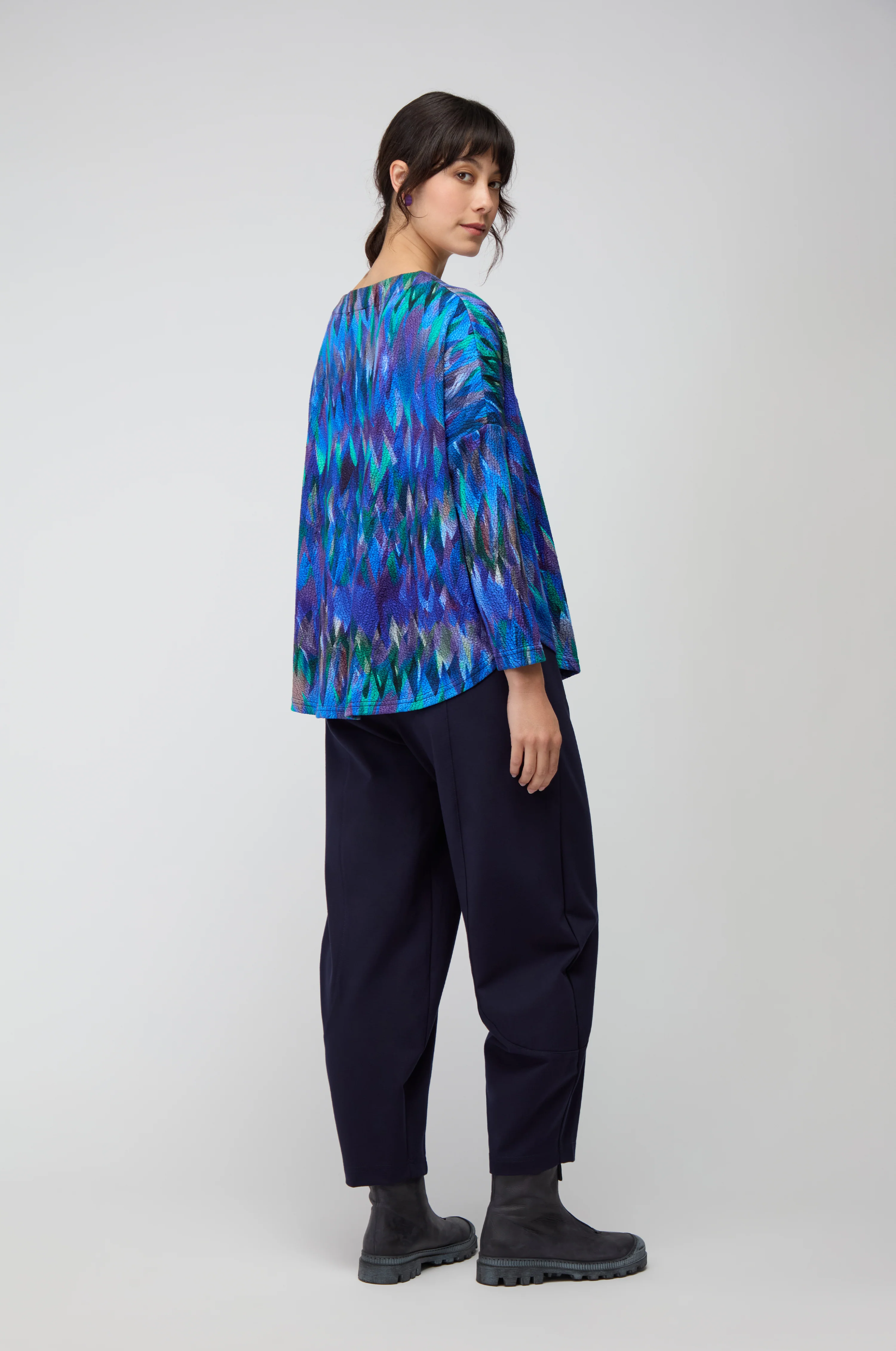 Abstract Feather Jersey Top - Image 6