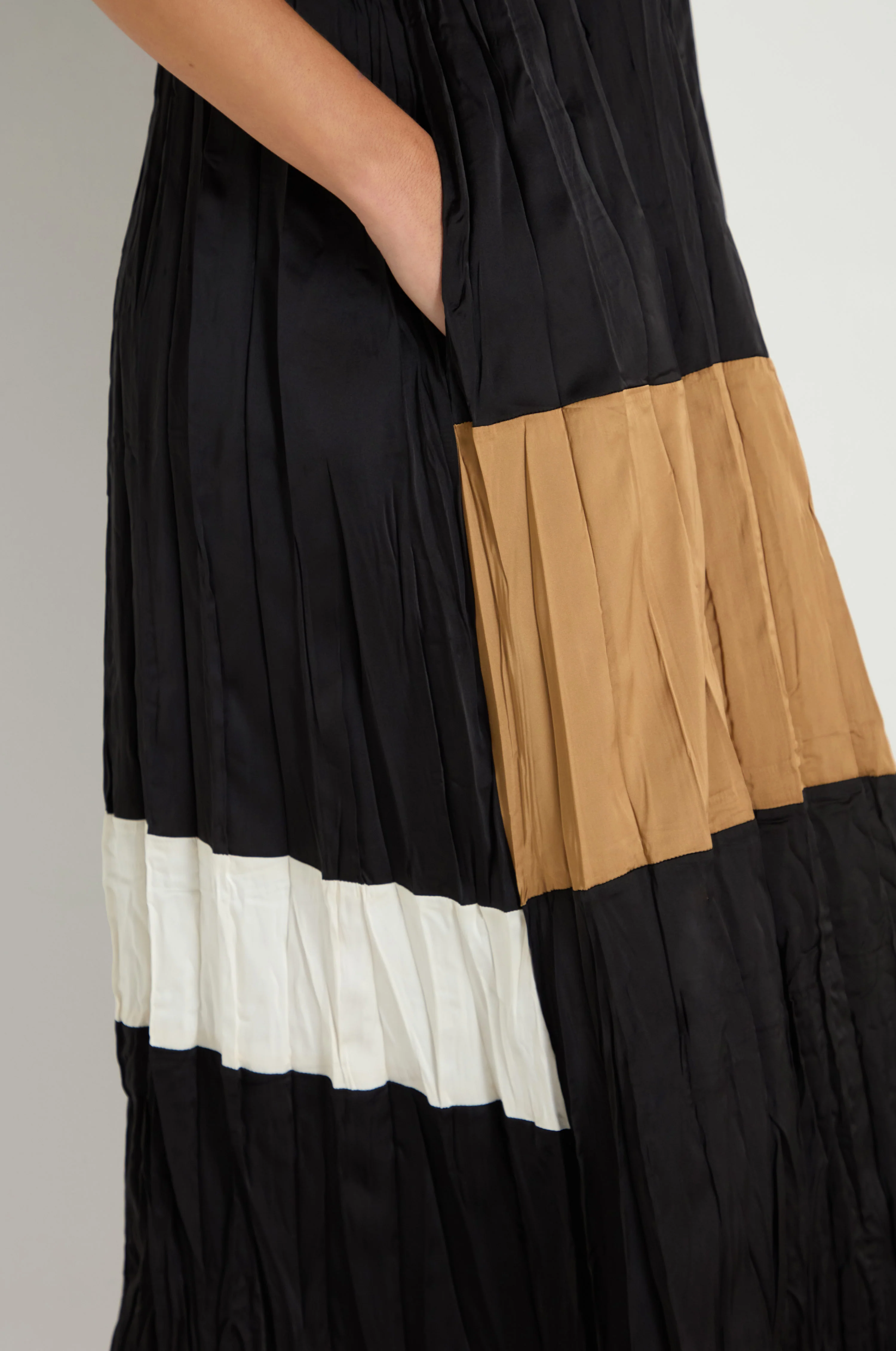 Colour Block Pleated Dress - Image 5