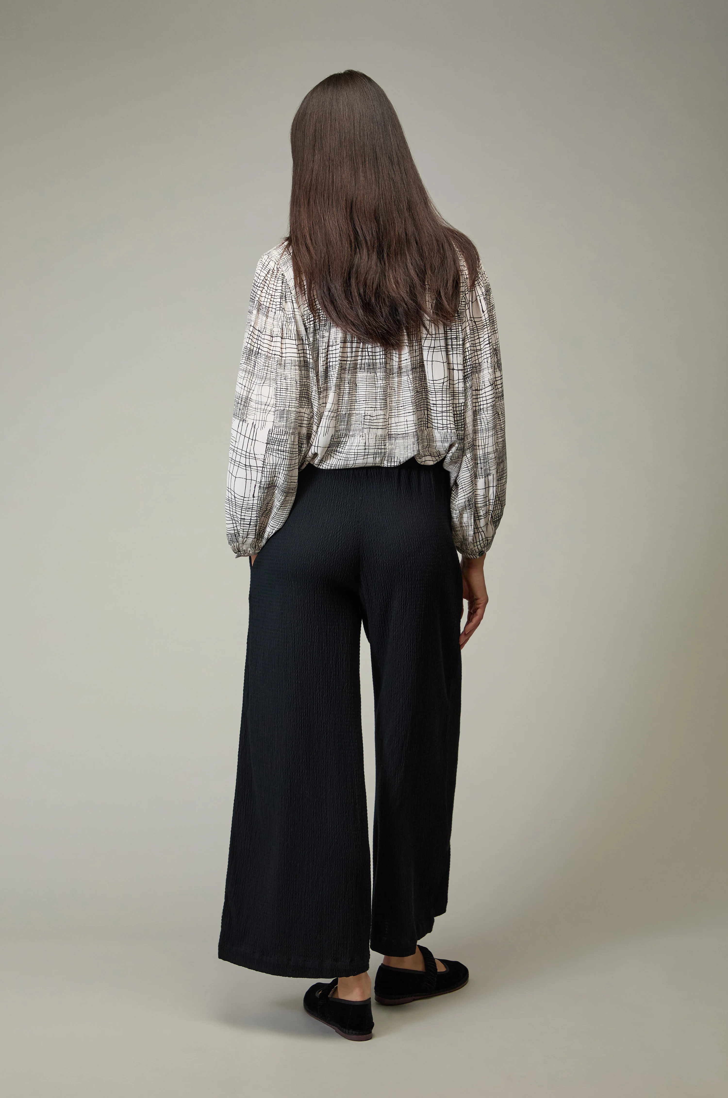 Crinkle Viscose Black Wide Trousers - Image 4