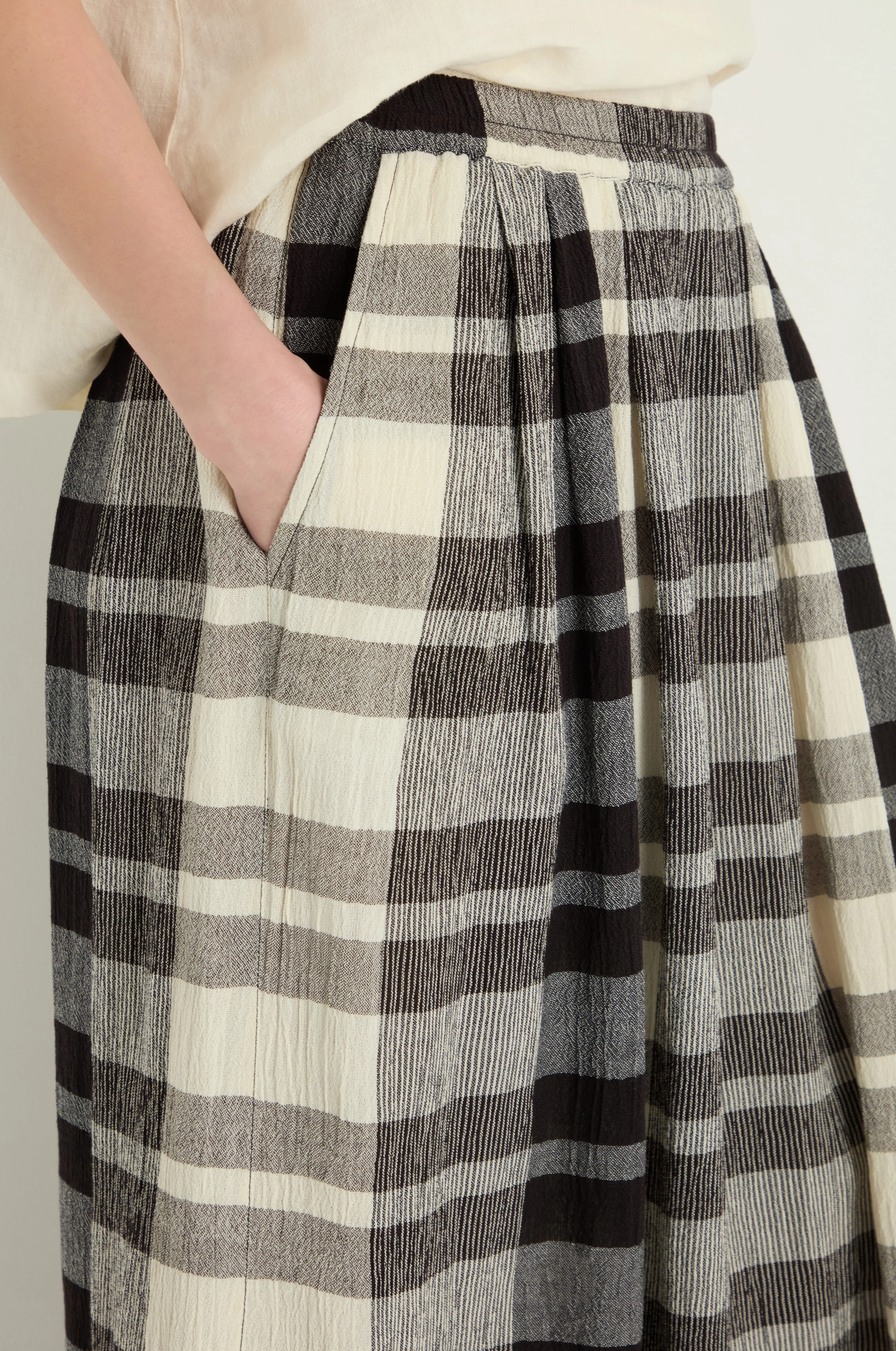 Monochrome Crinkle Check Wide Trousers - Image 4