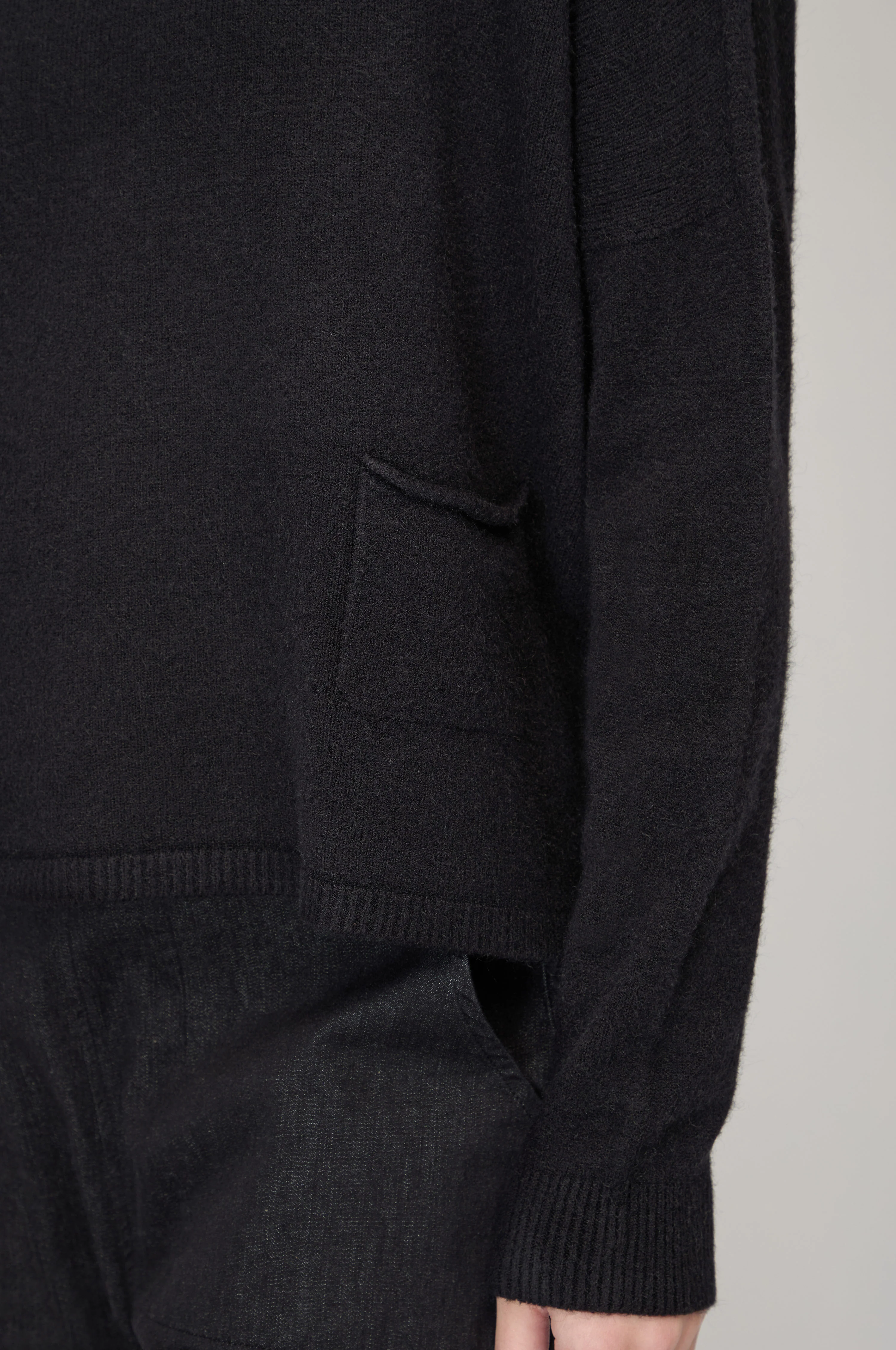Two Pocket Black Knit - Image 5